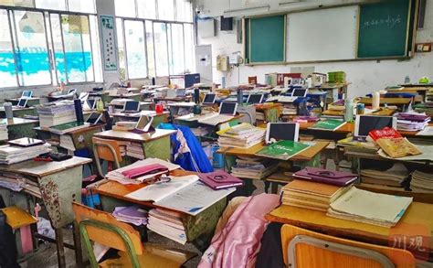 四川一中学诱导学生购买平板电脑 一次性支付5998元_3DM单机