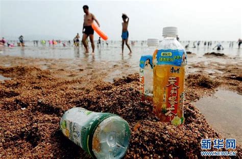 游客随手丢弃垃圾现象严重 青岛海滩成垃圾场（组图） - 污染曝光 - 中国网•东海资讯