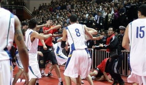 中国男篮第三节遭遇黑色5分钟 被对手打出14-0_手机新浪网