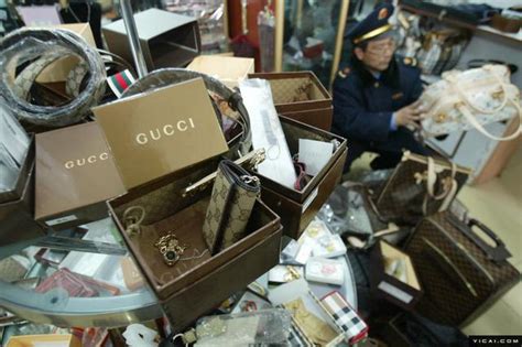 奢侈品鉴定现罗生门 得物：卖家提供的Gucci是假的！唯品会：同批次抽检为真 | 每经网