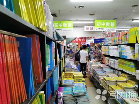 开学季来临 教辅书籍迎来购买狂潮-名城苏州新闻中心