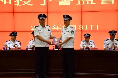 漯河公安举行晋升警衔仪式，26名警察穿上“白衬衣”-大河新闻