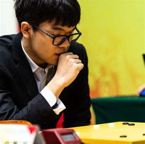柯洁：职业棋手在乎输赢 虚心向AlphaGo学习_综合赛事_腾讯视频