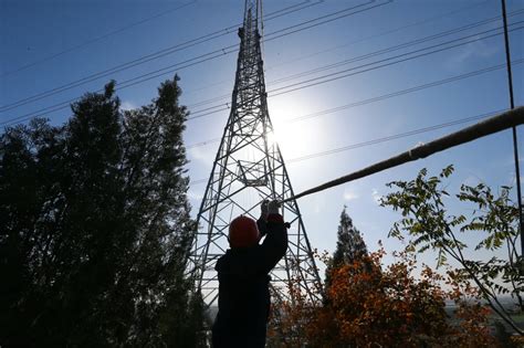 恶劣天气致多地电网受损 国网全力抢修恢复供电 - 中国电力网-