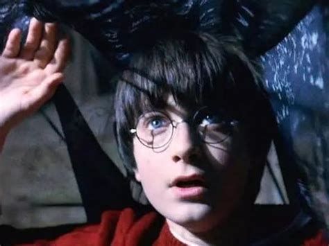 【HP】《哈利波特与魔法石》电影穿帮镜头汇总 - 知乎