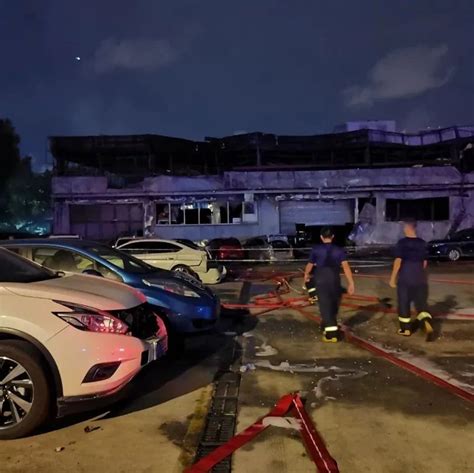 深夜突发！广州荔湾一4S店车间遭大火吞噬，画面震撼|车间|大火|突发_新浪新闻