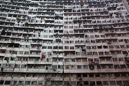 实拍香港旺角地区大厦内部，繁华的背后竟是这样拥挤不堪的生活|旺角|尖沙咀|大厦_新浪新闻