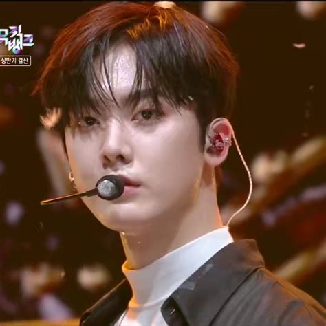 ASTRO尹产贺图片