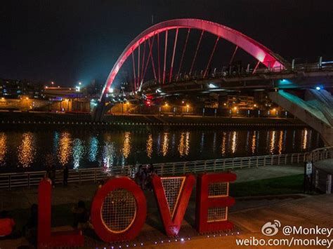 亮了亮了…潢川新地标“彩虹桥”点亮，惊艳了这个夜晚！！！