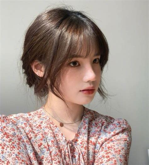 低丸子头温柔女生头像