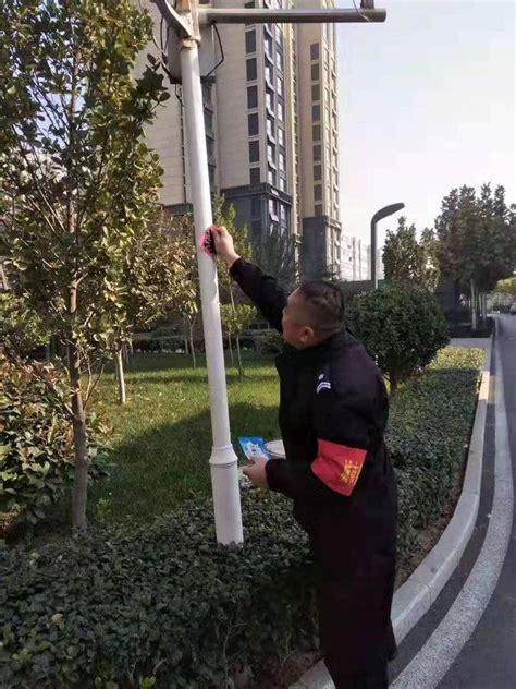 潍坊：数千名“红袖箍”志愿者走上街头维护城市环境__凤凰网