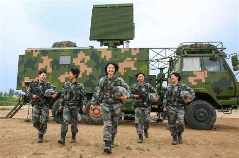 广州日报：英姿飒爽！广州32名女兵启程赴军营 - 广东省退役军人事务厅
