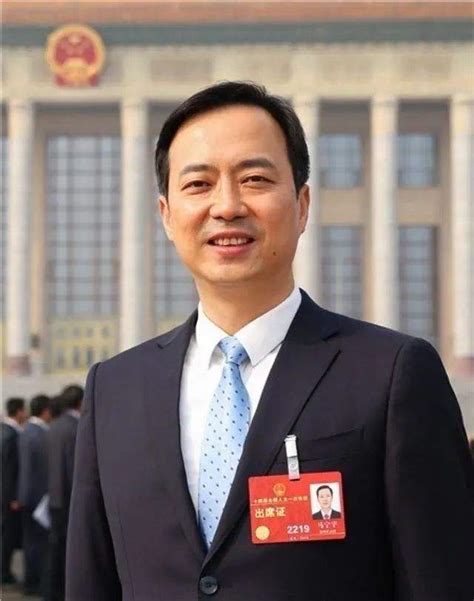 今年才47岁的，已经担任贵阳市市长职务，成为全国最年轻的省会城市市长，而且还是一名超级学霸，来自清华大学。