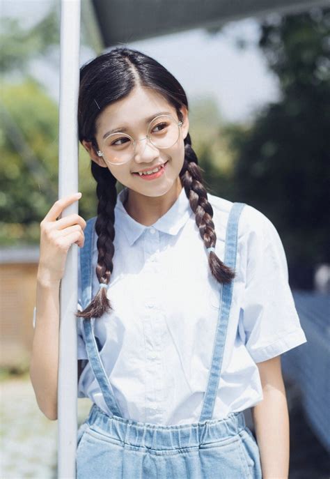 小虎牙甜美女生头像图片