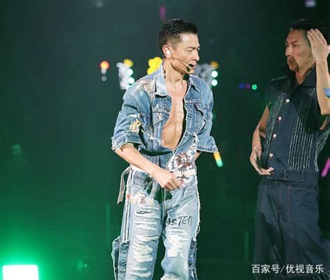 刘德华2018香港演唱会现场在粉丝的要求下唱“好嗨哦”|刘德华|华仔|毛毛_新浪网