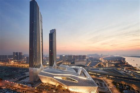 世界"扭转式"大楼高度排行榜公开，第一名在上海|界面新闻 · 生活