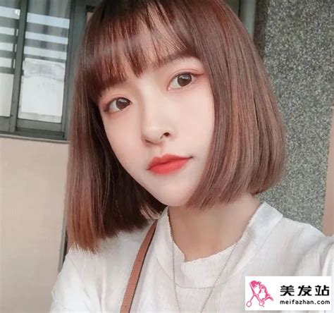 运动风发型甜美女生头像