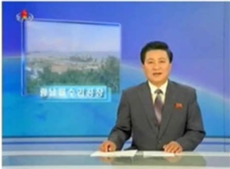 朝鲜75岁女主播，47年的主播生涯中慷慨播报，网友：“咆哮式”播报！_腾讯视频