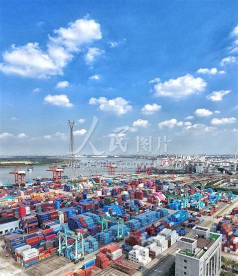 江苏张家港：码头生产装卸忙-人民图片网
