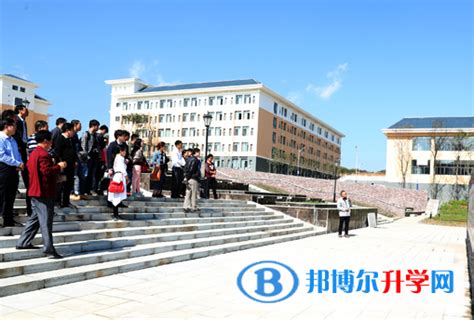 云南师范大学附属镇雄中学2024年学费、收费多少