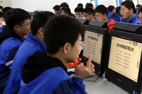 组织学生学习《网络安全法》提高网络安全意识 - 文明创建 - 郑州市第三十一高级中学