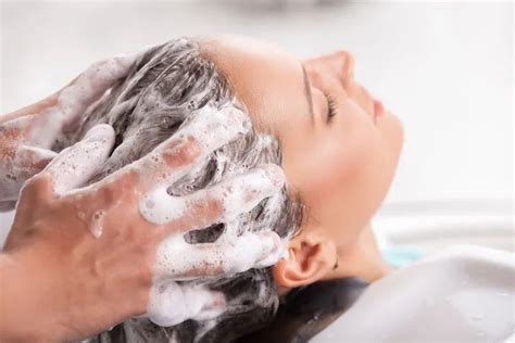 奇记育发：每天洗头都会脱发吗？关于洗头的常见的3个疑问 - 知乎