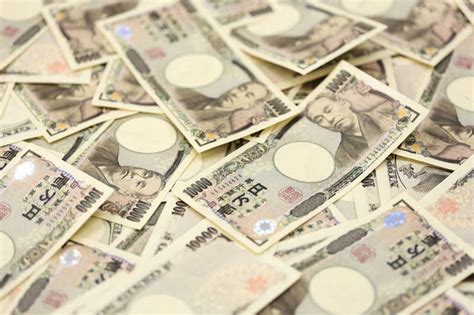 日本最大面值的钞票上人物头像是谁-日本万元钞票上的人是谁？