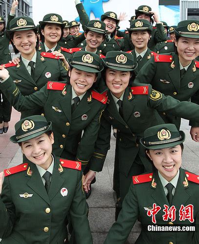 巾帼不让须眉，快来一睹国防科大2017级女学员风采 - 中国军网