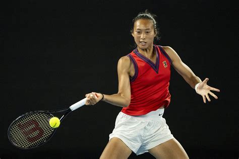 法网女单卫冕冠军出局，郑钦文闯入女单第二轮