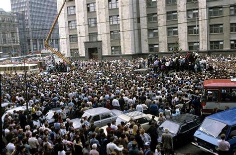 历史上的今天5月8日_1999年五八事件：北约组织在轰炸南斯拉夫的过程中，五枚导弹击中中国驻南斯拉夫大使馆，炸死使馆内三名中国记者，引起双方关系紧张。