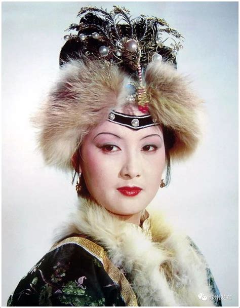 从《红楼梦》里的贾府女眷看明清时期女性的服装样式_凤凰网