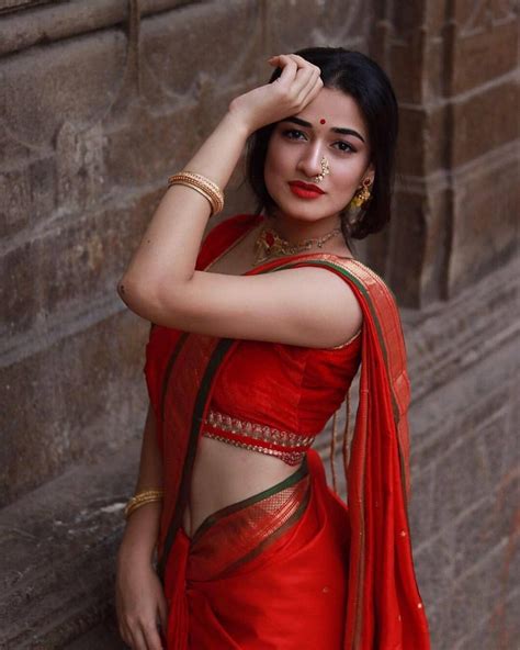 Lista 101+ Imagen Candid Traditional Saree Poses For Photoshoot Actualizar