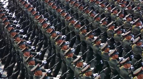 激动！庆祝新中国成立70周年大会阅兵式上这些装备震撼亮相