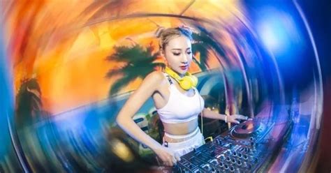 亚洲夜店DJ美女热舞