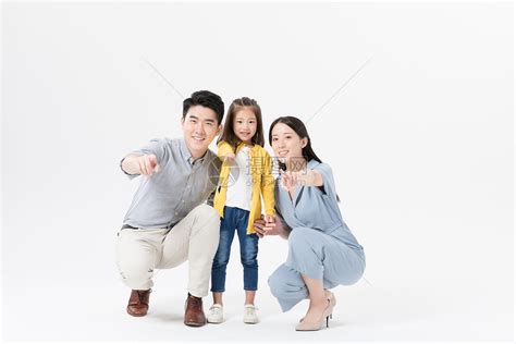 快乐幸福的年轻家庭高清图片下载-正版图片501054591-摄图网