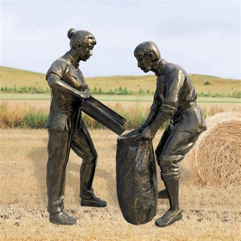 直销玻璃钢农耕人物雕塑 农耕文化主题雕塑 丰收主题雕塑