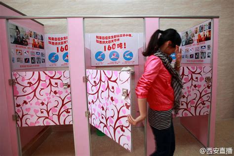 西安某高校设女生站立厕所，称每天能省水160吨_凤凰资讯