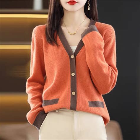 2022秋装新款韩版V领毛衣女拼色时尚针织开衫宽松上衣女装外套-阿里巴巴