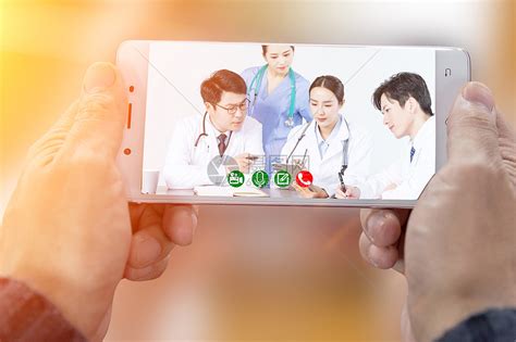 在诊所工作的医生通过视频会议与病人沟通视频素材_ID:VCG42N1401723071-VCG.COM