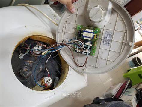 欧派电热水器面板怎么拆下来