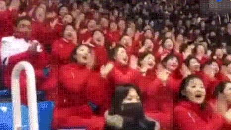 朝鲜啦啦队，鼓掌歌声整齐划一，太有魔性了_腾讯视频