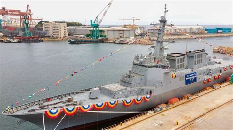 韩国新型驱逐舰下水！排水量11500吨，性能已超越中国的055大驱？_凤凰网资讯_凤凰网