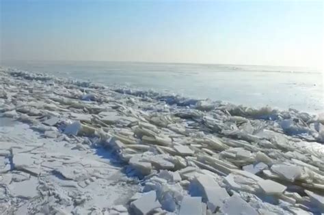 兴凯湖：冰排层叠 景色壮观_凤凰网视频_凤凰网