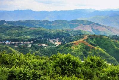霞光掩映下的贵州关岭古生物化石群国家地质公园-人民图片网