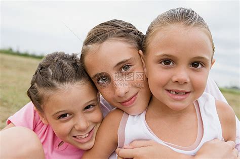 三姐妹画像高清图片下载-正版图片501485657-摄图网
