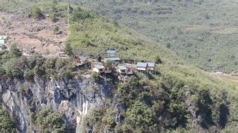 旅游景区湖南怀化大峡谷悬崖上网红小木屋_3840X2160_高清视频素材下载(编号:10212001)_实拍视频_光厂(VJ师网) www ...