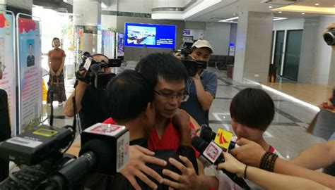 男子被拐19年与亲生父母相认：暴雨夜被同村人抱走贩卖|界面新闻 · 中国