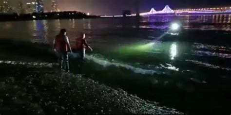 事发大连星海湾大桥！女子落水后20分钟被救起_手机新浪网