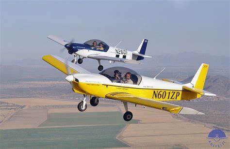 全球最大飞机完成第二次试飞，双机身设计，6台发动机28个轮子！_凤凰网