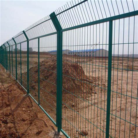 机场港口园区围界采用钢丝网围墙-安平县贝纳丰丝网制品有限公司